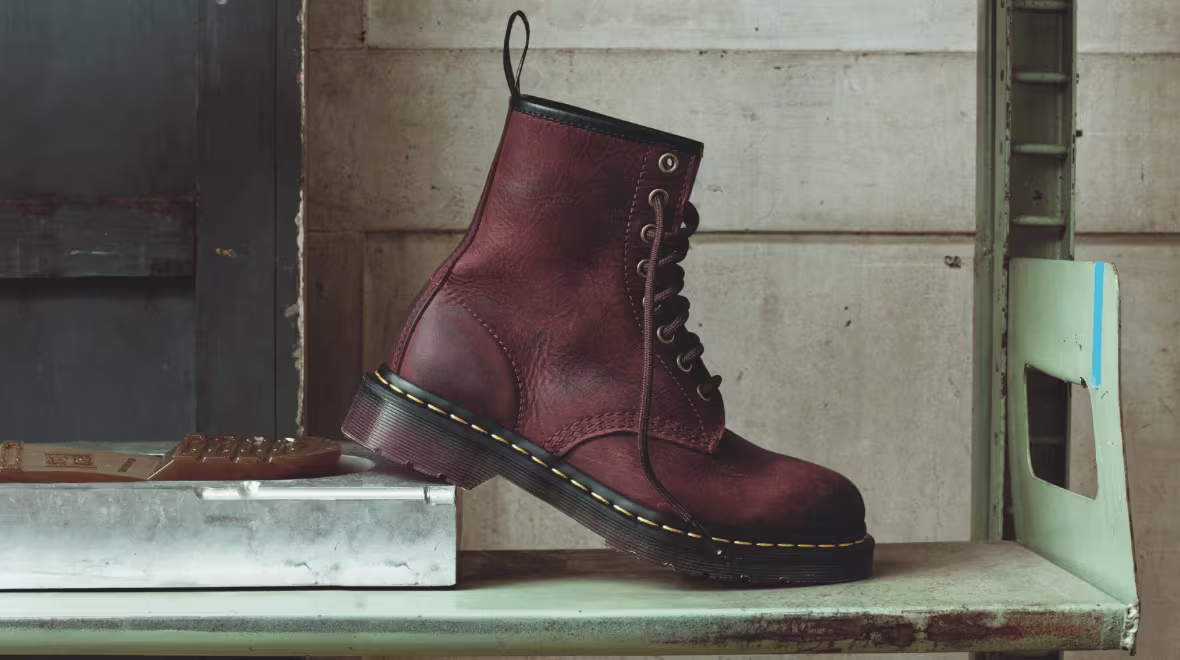DRM AW26 WOMENS DESKTOP - Meggan Langtry