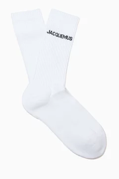 أبيض