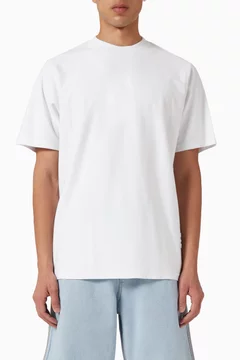 أبيض