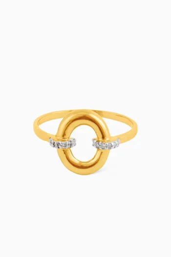 Oval Diamond Ring in 18kt Gold