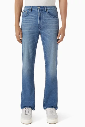 Standard Straight Fit Jeans in Denim