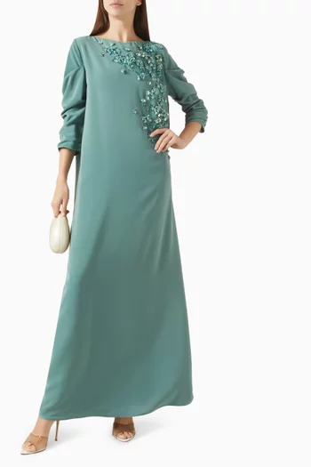 قفطان مزين بتطريزات كريب