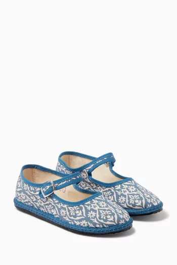 Ballerina Flats in Canvas