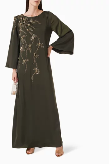 قفطان مزين بتطريزات