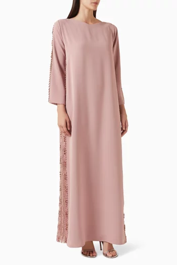 قفطان مزين بتطريزات