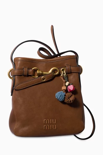 حلية تريك صغيرة بمشبك جلد
