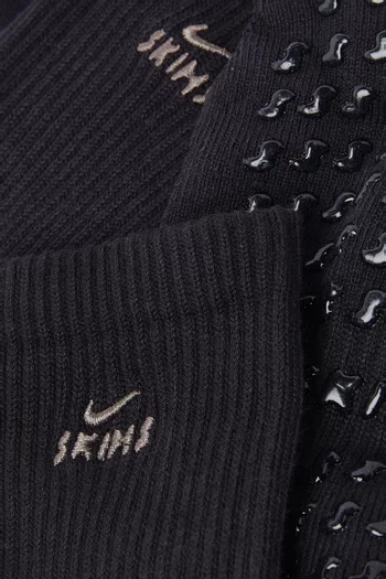جوارب بيلاتس مانعة للانزلاق بطول منتصف الساق وتقنية Dri-Fit