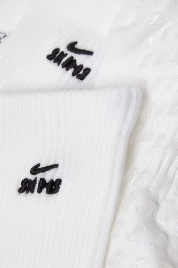 جوارب بيلاتس مانعة للانزلاق بطول منتصف الساق وتقنية Dri-Fit