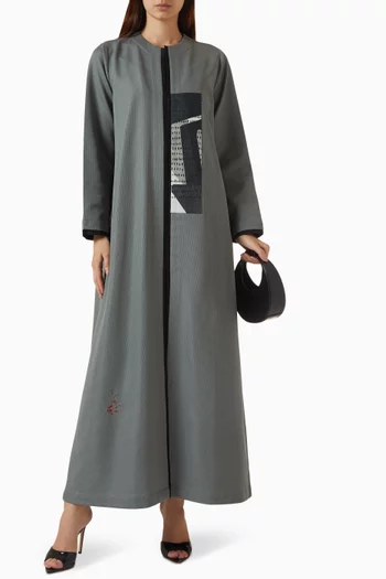 عباية مزينة برقعة