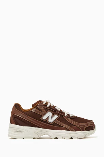 Unisex 740 Low-top Sneakers in Mesh