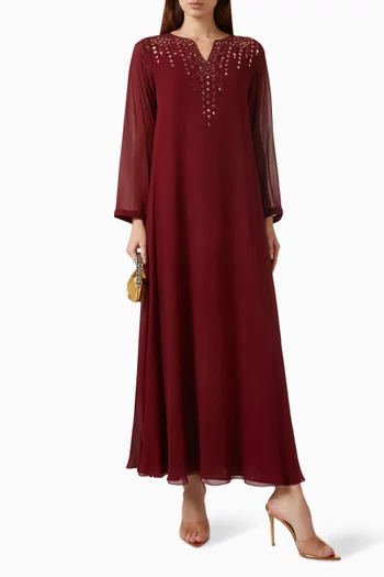 قفطان مزين بتطريزات