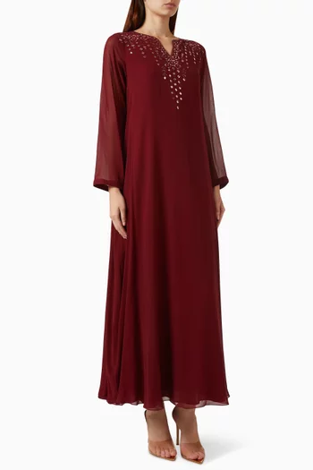 قفطان مزين بتطريزات