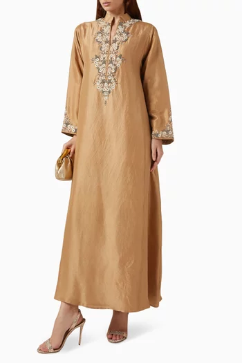 قفطان مزين بتطريزات