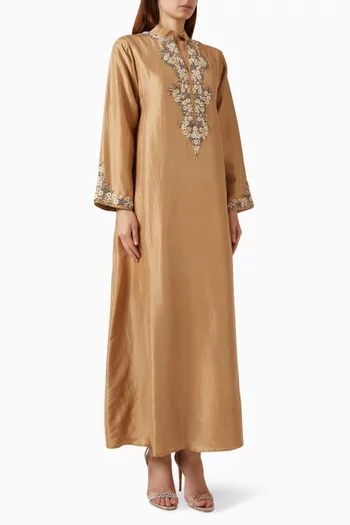 قفطان مزين بتطريزات