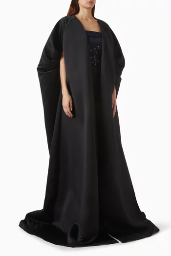 كاب بي مزين بتطريزات