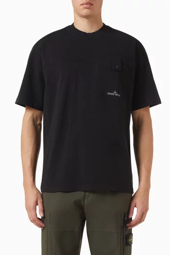 Buttoned-pocket T-shirt