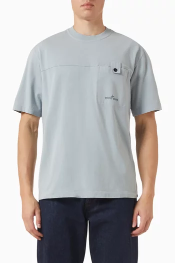 Buttoned-pocket T-shirt