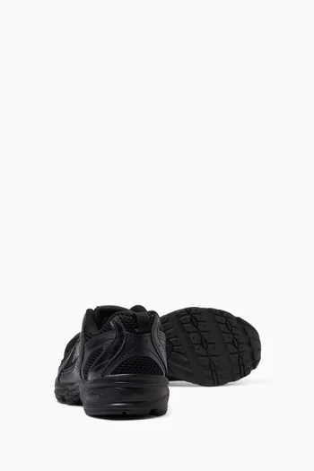 530 Sneakers in Mesh
