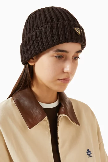 قبعة بيني بشعار الماركة صوف بكر