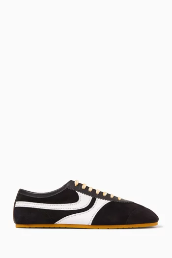 Sneakers in Suede