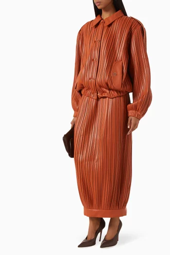 تنورة منفوخة بطيّات جلد صديق للبيئة