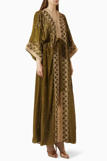 قفطان مزين بتطريزات كريب