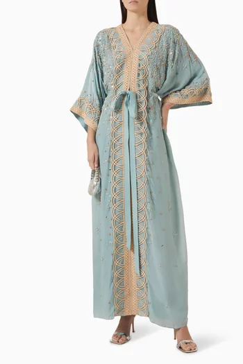قفطان مزين بتطريزات كريب