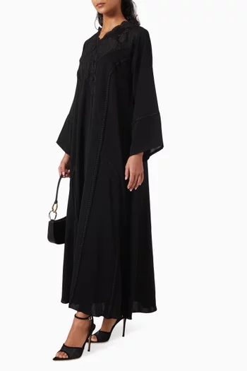 عباية مزينة بالدانتيل قماش ندى