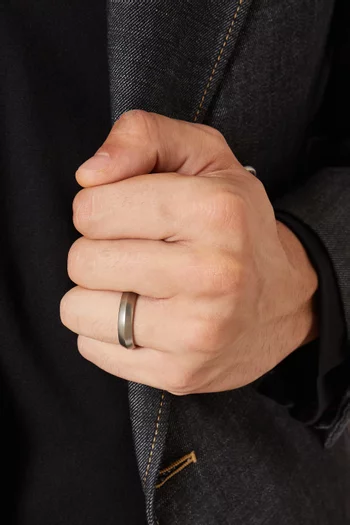 Knife Edge Band Ring in Titanium, 6mm