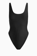 أسود