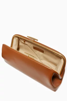 Little undistinguishable liffner oyster clutch