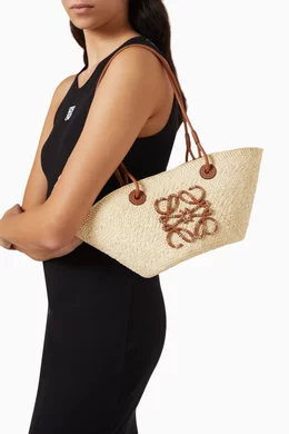 かごバッグ Anagram Basket Bag in Iraca Palm and Calfskin Natural Tan LOEWE Iraca Palm Calfskin Anagram Basket Bag Natural Tan