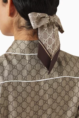 Buy Gucci Brown Bow Scrunchie in GG Silk Jacquard For Women  display picture 1