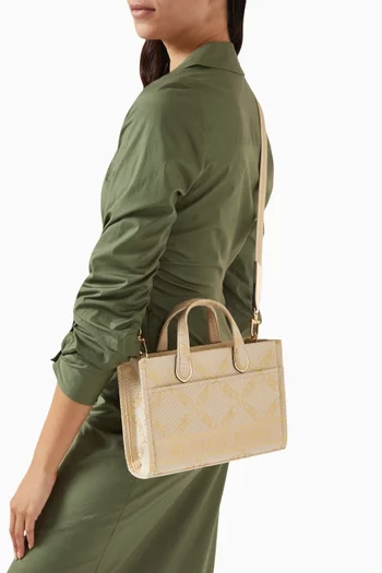 حقيبة مسنجر جيجي صغيرة جاكار امباير بشعار الماركة بتصميم لامع