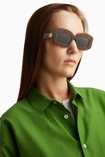 نظارة شمسية بشعار الماركة أسيتات