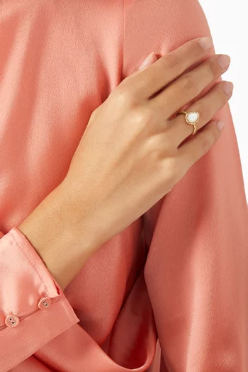 Serpent Bohème S Motif Mother of Pearl Ring in 18kt Yellow Gold        
