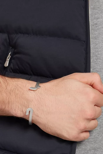 سوار لاف بحلية بحرفي الحاء والباء من الفضة