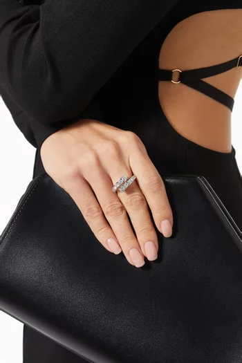 خاتم مرصع بأحجار زركونيا مستديرة بتصميم متدرج مائل