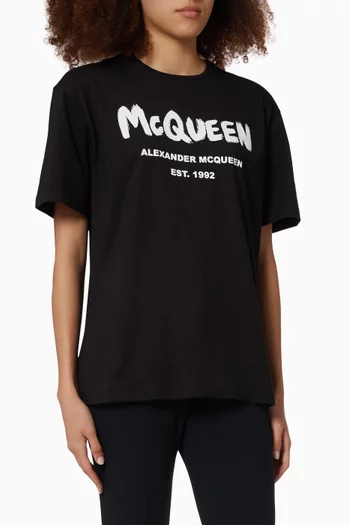 تي شيرت قطن جيرسيه بطبعة غرافيتي لشعار McQueen