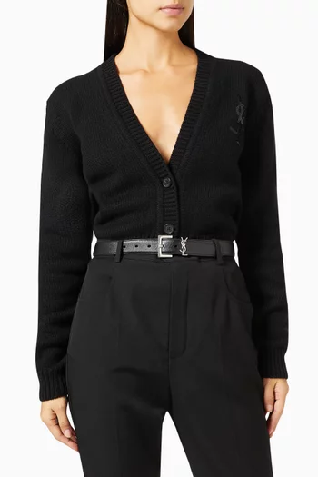 حزام جلد ناعم بشعار الماركة وإبزيم مربع