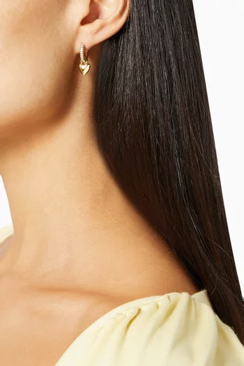 أقراط هاجي بحلية على شكل قلب بارز نحاس مطلي بالذهب عيار 18