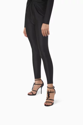 صندل كاساندرا جلد لامع مزين بأحرف شعار الماركة بكعب 100 مم