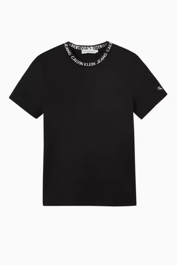 تي شيرت قطن بياقة بشعار الماركة بنسيج إنتارسيا