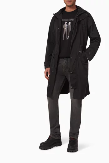 معطف باركا بغطاء رأس قماش معالج معاد تدويره كارل لاغرفيلد × كارا ديليفين