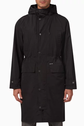 معطف باركا بغطاء رأس قماش معالج معاد تدويره كارل لاغرفيلد × كارا ديليفين