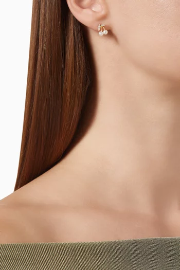 أقراط بتصميم كرز مرصعة بأحجار زركونيا مكعبة ولؤلؤ نحاس مطلي بالذهب