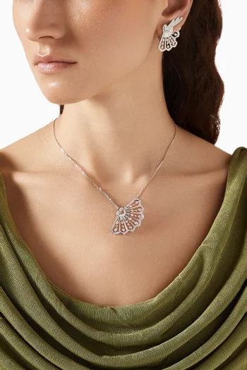 قلادة فانفير بدلاية مائلة مرصعة بالماس ذهب أبيض عيار 18