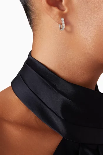 أقراط كاسكيد مرصعة بالماس ذهب ‏أبيض عيار 18