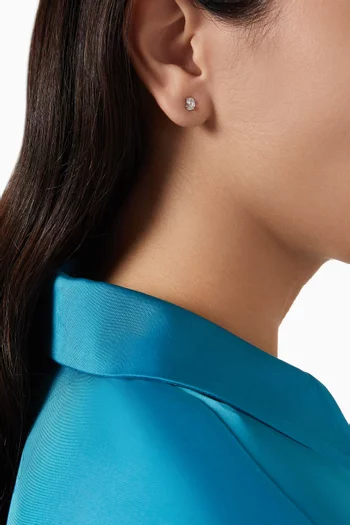 أقراط ماس بيضاوي ذهب أبيض عيار 18