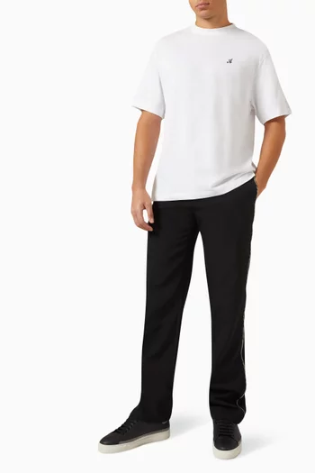 تي شيرت مزين بشعار الماركة الشهير قطن جيرسيه عضوي